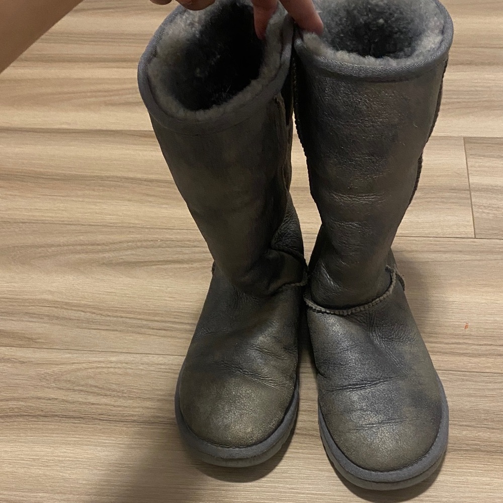 Metallic uggs W5